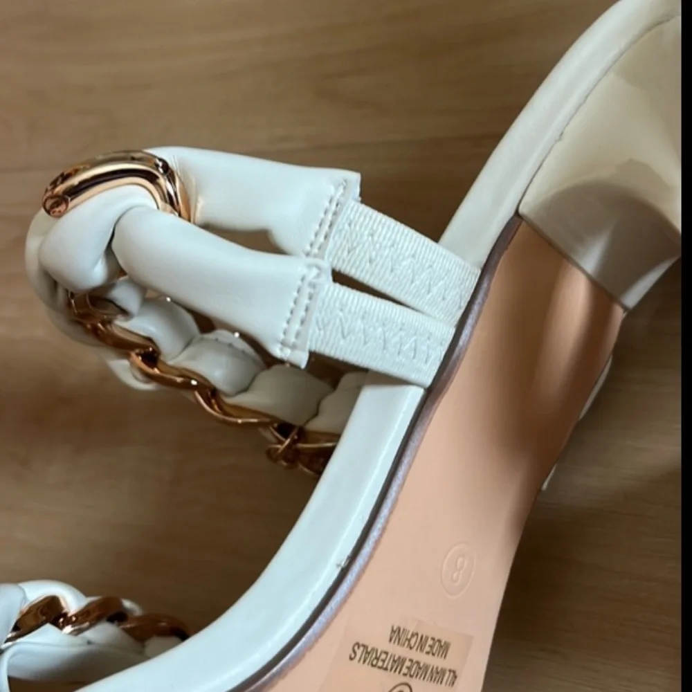 ELEGANT CHAIN DETAIL SLIP ON SANDALS COLOR CREAM CLASSY CHIC SZ 8